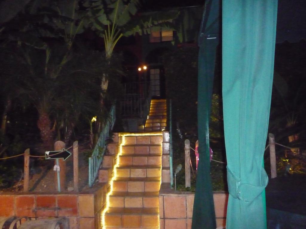 לוס אנג'לס Woodland Hills Calabasas Guesthouses מראה חיצוני תמונה