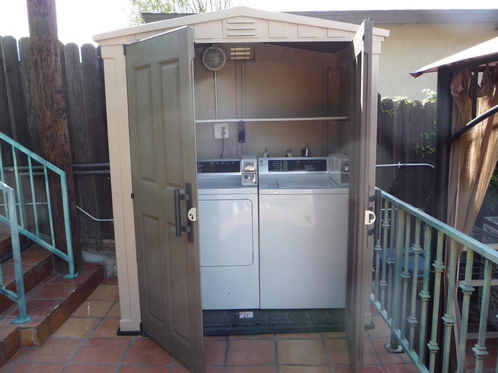 לוס אנג'לס Woodland Hills Calabasas Guesthouses מראה חיצוני תמונה