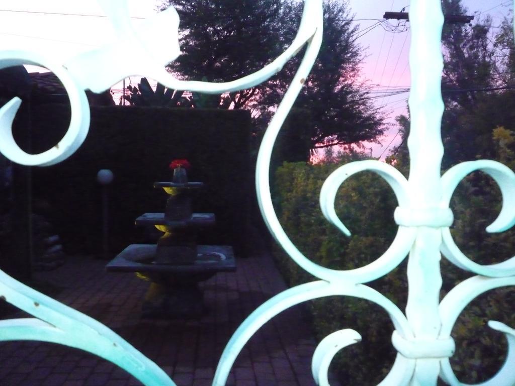 לוס אנג'לס Woodland Hills Calabasas Guesthouses מראה חיצוני תמונה
