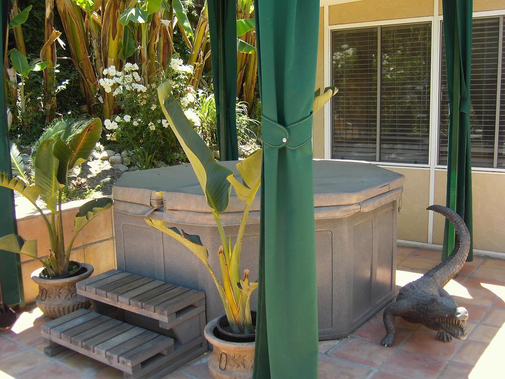לוס אנג'לס Woodland Hills Calabasas Guesthouses מראה חיצוני תמונה